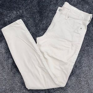 Gap authentic true skinny jeans; cream colored